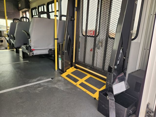 2018 Ford E-Series Cutaway E-450 DRW WB