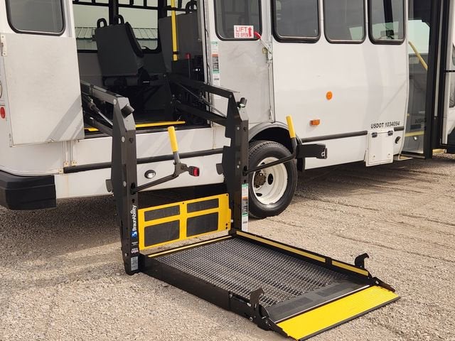 2018 Ford E-Series Cutaway E-450 DRW WB