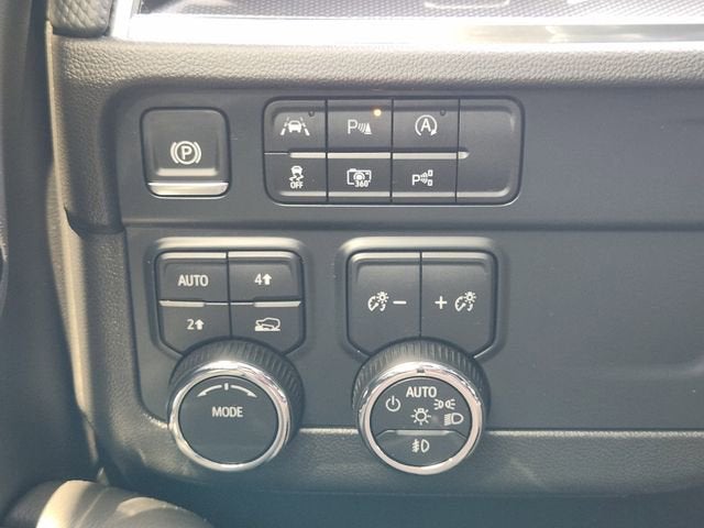 2025 Chevrolet Suburban RST