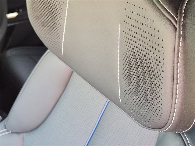 2025 Cadillac LYRIQ Luxury 2