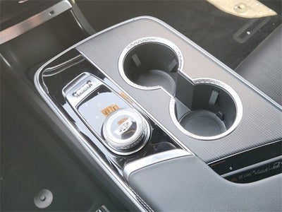 2025 Cadillac LYRIQ Luxury 2