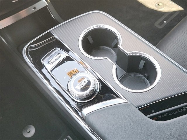 2025 Cadillac LYRIQ Luxury 2