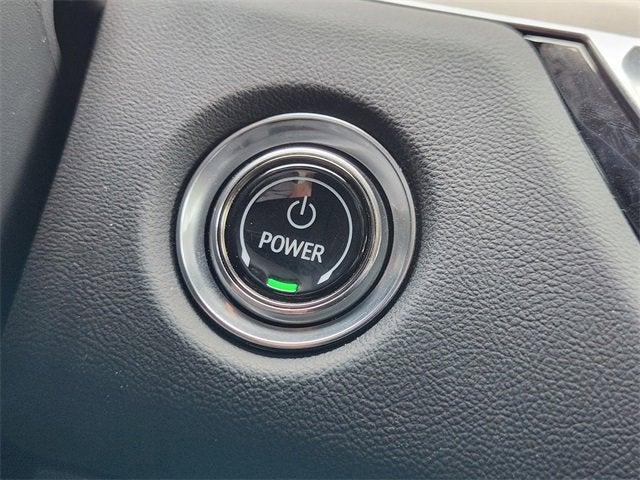 2025 Cadillac LYRIQ Luxury 2