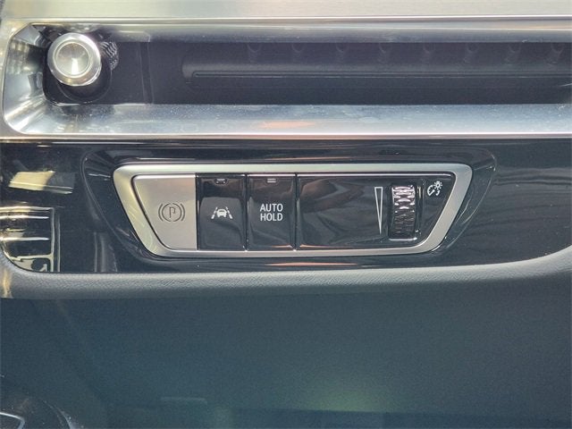 2025 Cadillac LYRIQ Luxury 2