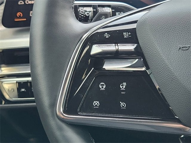 2025 Cadillac LYRIQ Luxury 2