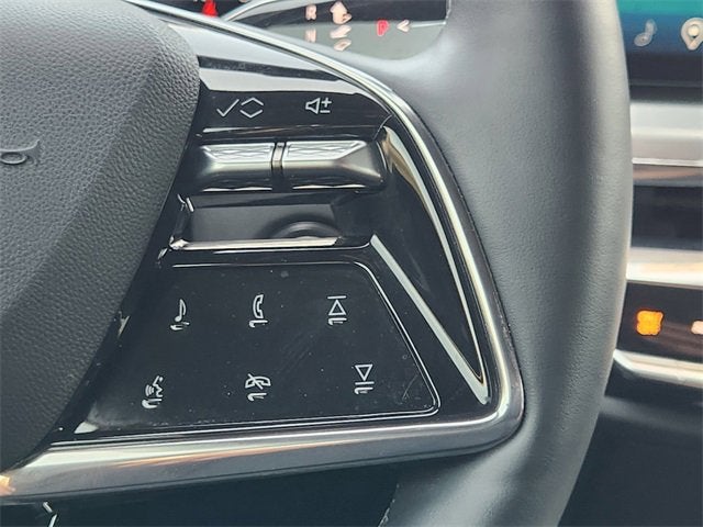 2025 Cadillac LYRIQ Luxury 2