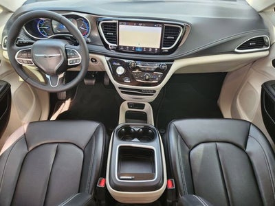 2024 Chrysler Pacifica Hybrid Select