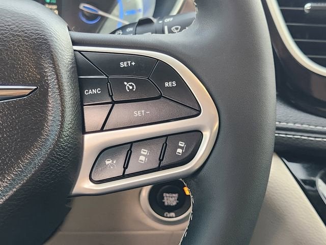 2024 Chrysler Pacifica Hybrid Select