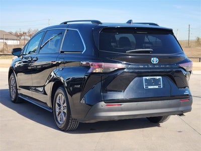 2024 Toyota Sienna XLE