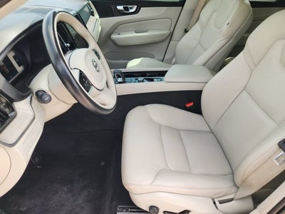 2023 Volvo XC60 Plus Bright Theme