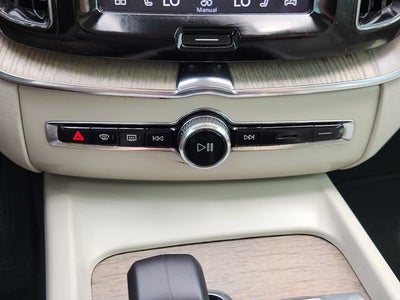 2023 Volvo XC60 Plus Bright Theme