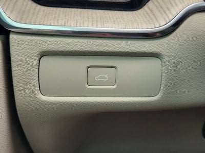 2023 Volvo XC60 Plus Bright Theme