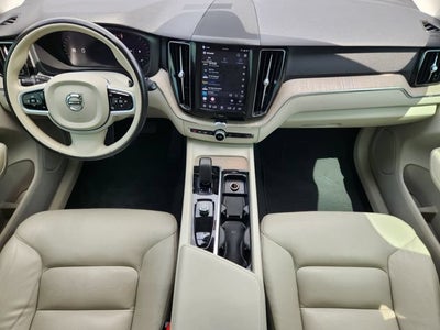 2023 Volvo XC60 Plus Bright Theme
