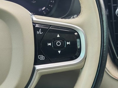 2023 Volvo XC60 Plus Bright Theme