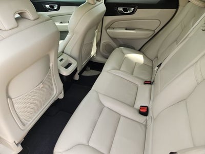2023 Volvo XC60 Plus Bright Theme
